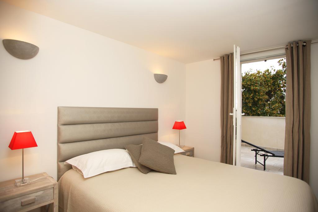 Best Western Hotel Casa Bianca, Piscine Interieure Et Exterieure Калви Екстериор снимка